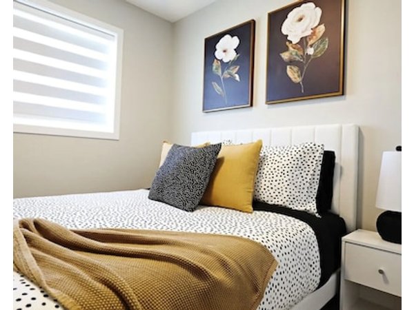 Edgemont Getaway Upstairs | King Bed Garage WEM