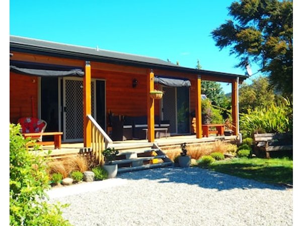 Lakefront Fantail Cottage Lake Hawea Wanaka