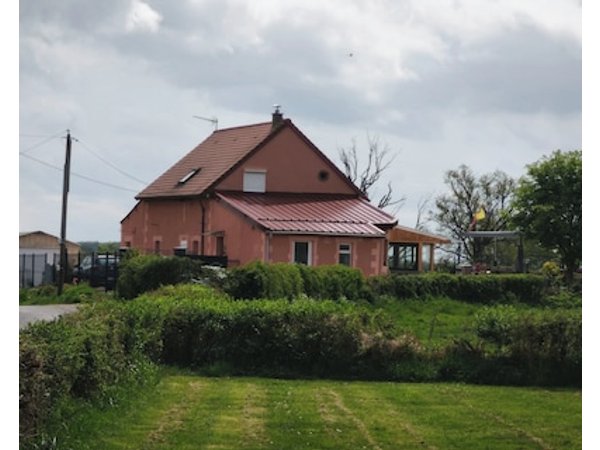 House 40 Minutes From Moulins And Le Pal Theme Park. Small Dogs Accepted.