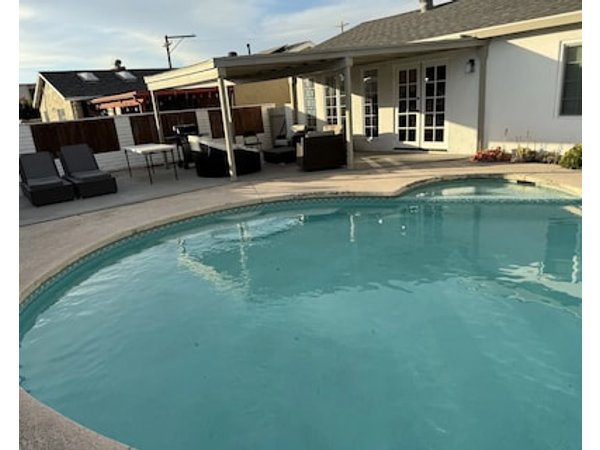 3-bedroom House In Beautiful San Diego With Wifi. Heated Pool Bbq Free Parking