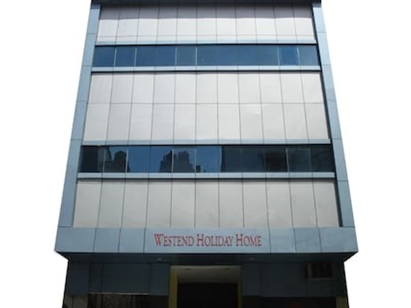 Hotel Westend Holiday Home 5 mint from Nizamuddin Railway Station
