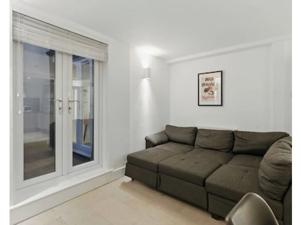 Stylish 2br Clerkenwell Apartment With Private Terrace In London
