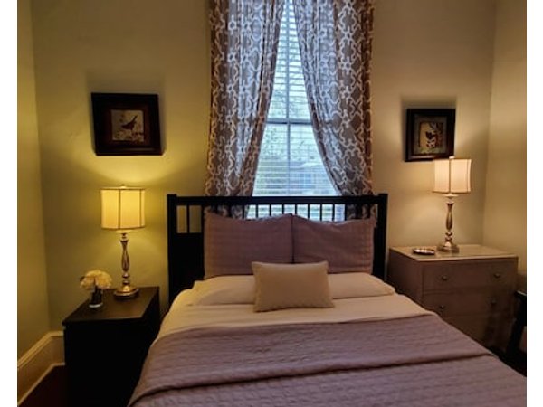 The Janie | Your Savannah Getaway For Large Groups & Families Awaits + Parking