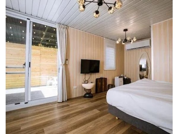 Yu Yue Log Cabin