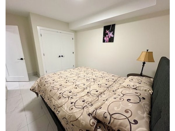 Your White Rock Beach Getaway: 2br Suite Modern Living And Ocean Proximity!