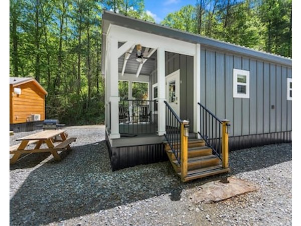 Scenic Mountain Tiny Home Getaway Near Nantahala River