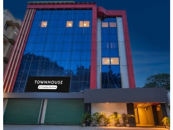 Townhouse Lake Town Clock Tower Formerly Crown Comfort