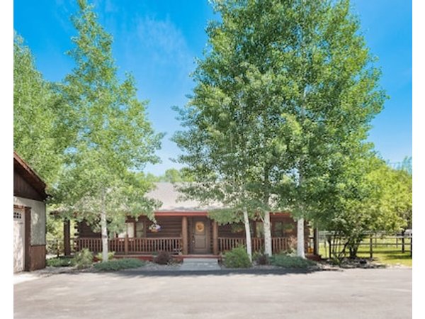 Special Rates Pet Friendly Log Cabin Sleeps 8 Hot Tub Fishing & Skiing Galore