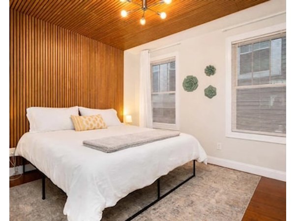 Jennifer’s City View Getaway W/ Deck & Wfh Office