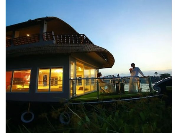 Whispering Waters Houseboat Alleppey