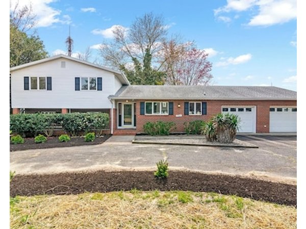Waterfront!! Hot Tub!! 4 Bed/4 Bath Charming Home In The Heart Of Cambridge