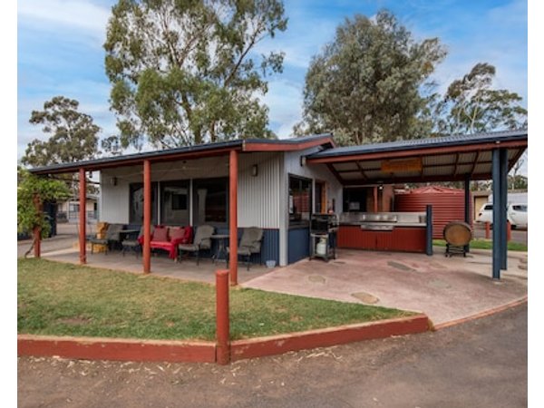 Golden Country Motel & Caravan Park