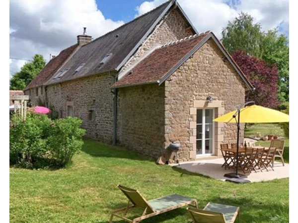Charming cottage with exceptional garden and WIFI in Saint-Fraimbault
