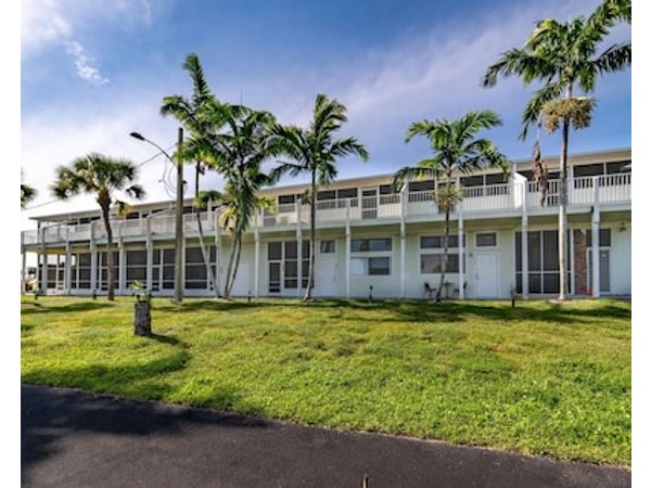 Captains Table Lodge And Villas