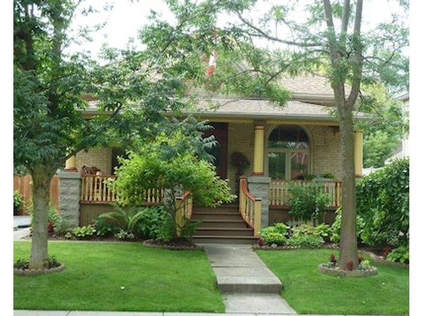 Hathaways Cottage