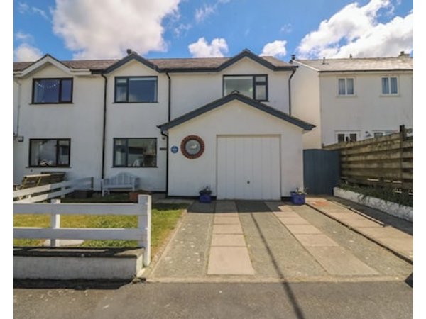 Wingelock Pet Friendly Character Holiday Cottage In Rhosneigr