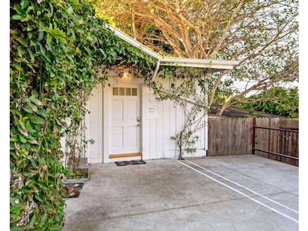 Danya's Cottage Room - (dog friendly)