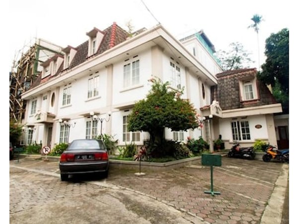 RedDoorz Plus near Parahyangan University