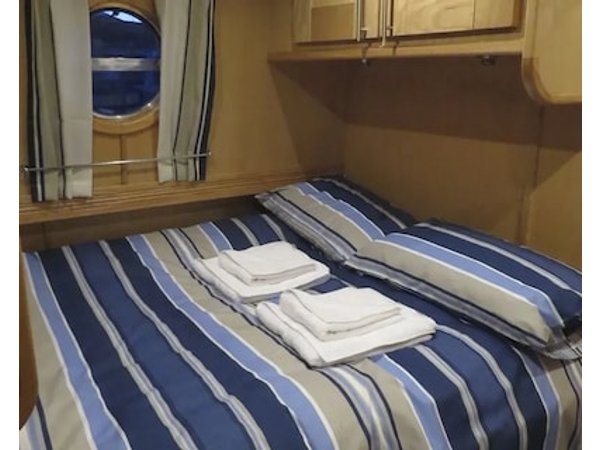 Houseboat Hotels