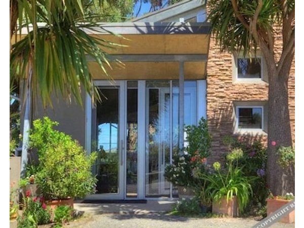 Chris's Beacon Point Restaurant & Villas