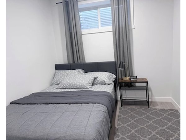 Charming Family-friendly House Rental in Edmonton