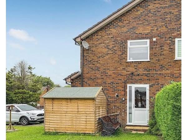 1 Bedroom Accommodation In Glossop