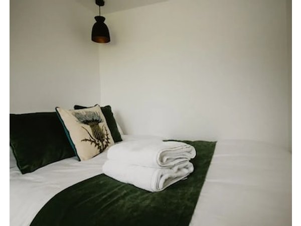 Luxury Private Couples Glamping Cabin Pod With Your Own Hot Tub & Bbq