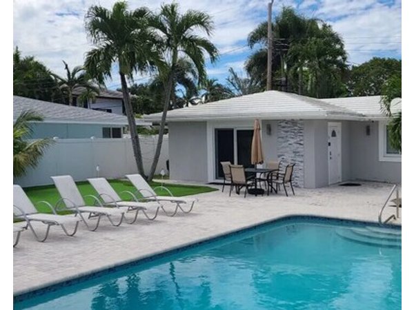 Cozy Getaway With Pool Unit 2