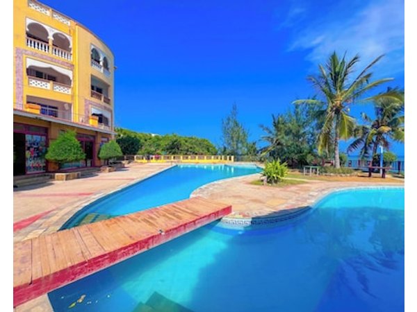 Cool Breeze Beachfront Apartments