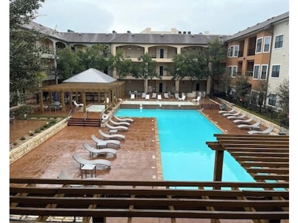 Hill Country Galleria Getaway! Walk to everything!