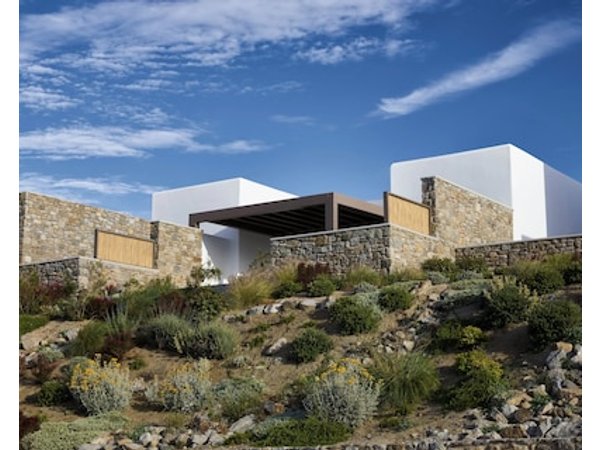 Bonzoe Suites & Villas