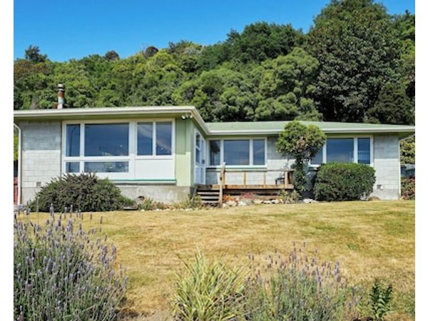 Sunny | Getaway | Close To Beach