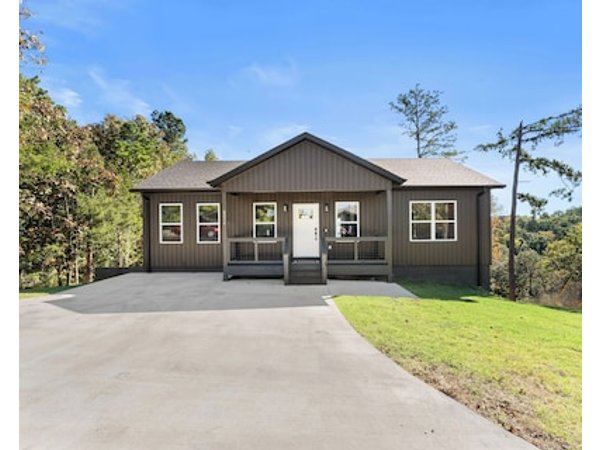 Modern Getaway | Walk to Beaver Lake + Hot Tub