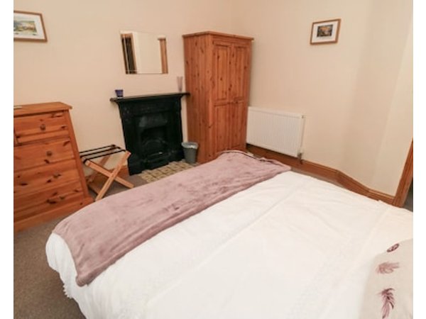 Crumbles Cottage Pet Friendly In Kirkbymoorside Ref 963136
