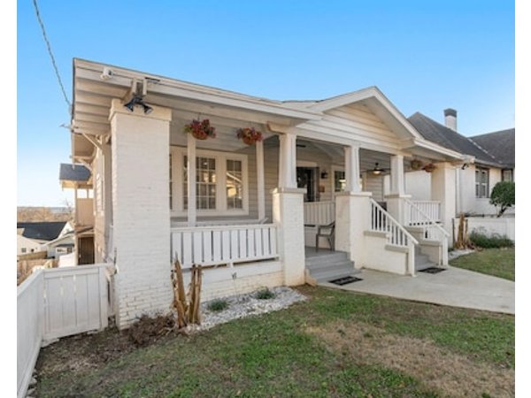 Spacious 6-bedroom Bungalow in Birmingham: Fire Pit/Grill/Patio/Games/Jacuzzi