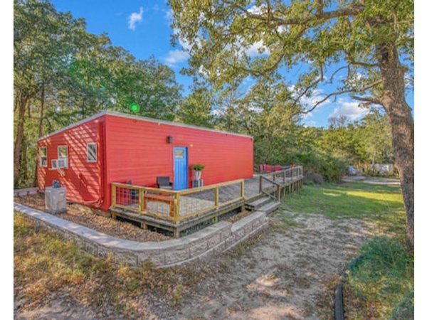 6 Mi to Kyle Field! Pet-Friendly Getaway w/ Yard