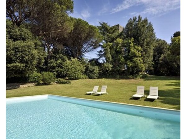 Beautiful Private Villa For 4 People With Wifi Private Pool A/c Tv And Parking