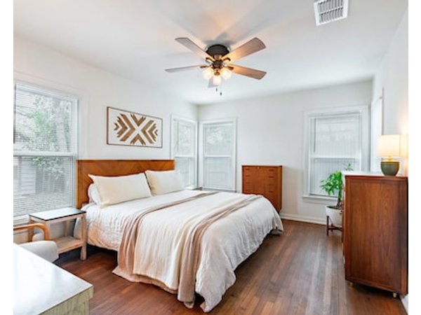1940s Cottage - Walking Distance!