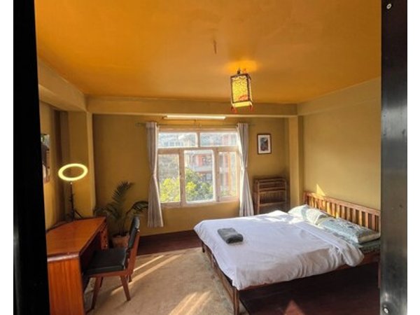 Sunny Side Up Top-Floor Apartment
