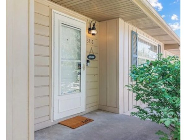 Boho Cottage 3 Bed 2 Bath Home Close to Hospital