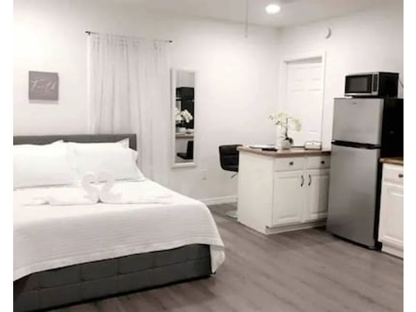 Private guest studio in the heart of orlando.