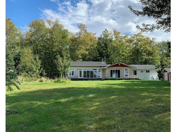 Private Cottage On 8 Wooded And Flower-filled Acres At Lake Wentworth And The Wentworth River