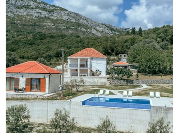 Uphill Glavanovic Villas