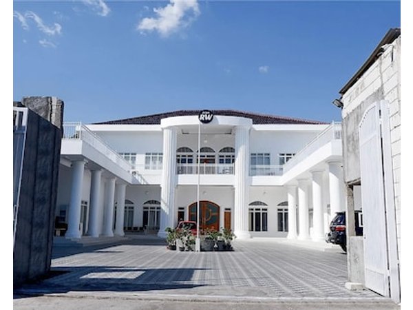 Griya RW Family Guest House Redpartner