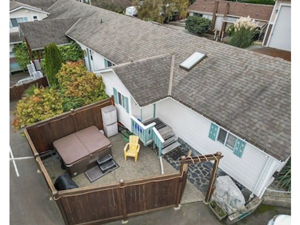 Oceanfront Cottage: Private Beach And Dock Access Hot Tub Bbq & Free Kayaks!