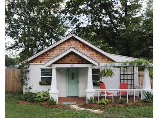 Charming 2-bedroom Cottage 10 Min To Downtown - King Bed - Fireplace