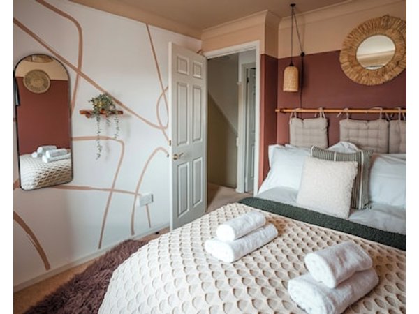 Designer 4-bed Cotswold Getaway