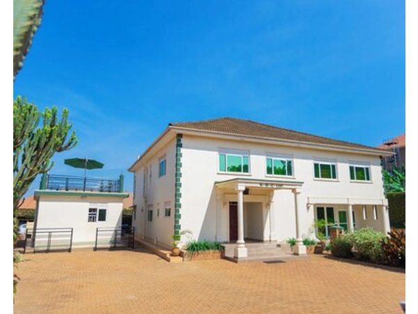 Family-sized Unique Private Villa W/an Office & Kitchen Super Close To The City