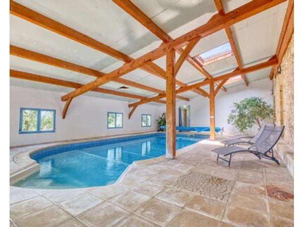 The Yellow Caravan – Unique Accommodation with Shared Heated Indoor Pool