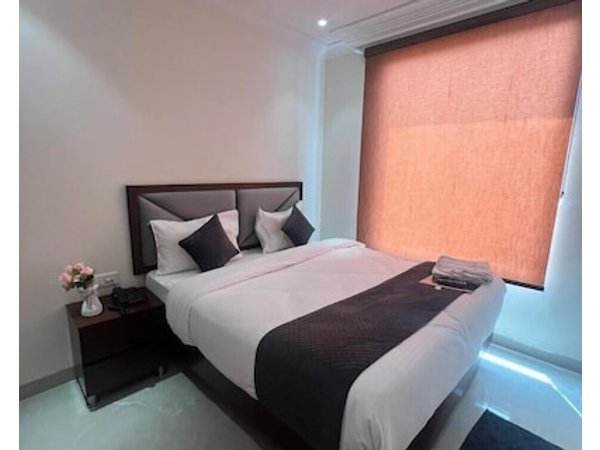 Hotel Ivory Inn Near International & Domestic Airport